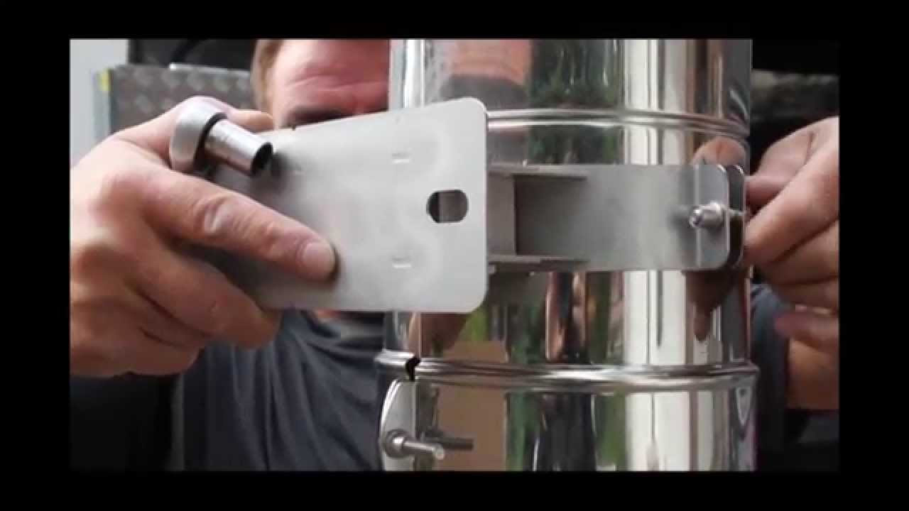 Update New Montage eines Wandhalters bei einem doppelwandigen Edelstahlschornstein