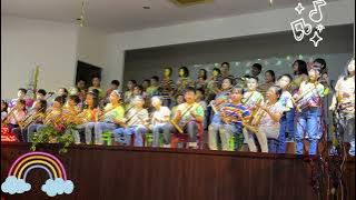 Bernyanyi dan bermain ANGKLUNG