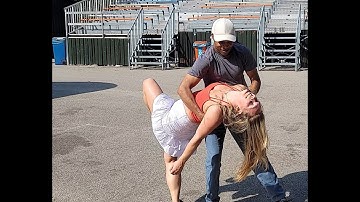 Salsa en Bachata dansen - Summer Breeze Latin Festival - Vondelpark Openluchttheater op 10-09-2023