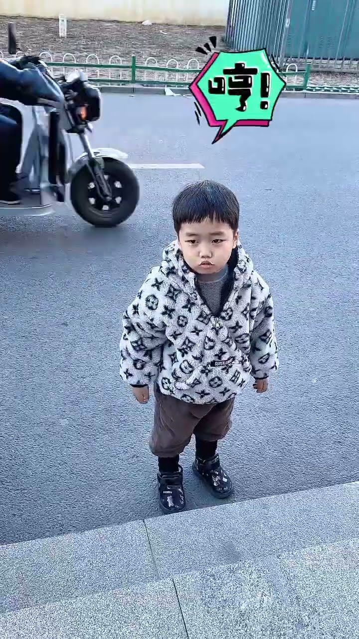 The father took the baby with him was really different. The son learned a good model# Cute baby#Cut