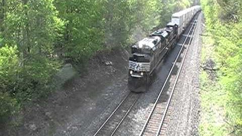 NS SD70M-2 in Run-8 and K5LLA Horn Show