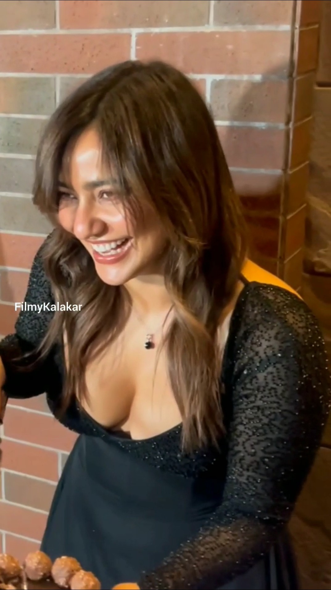 #nehasharma had a blast at her 37th birthday celebration with the media ? #filmykalakar