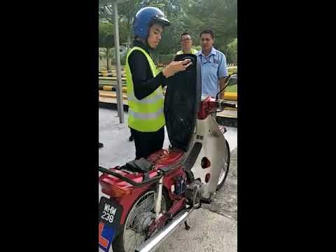 Video: Adakah ujian motosikal DMV sukar?