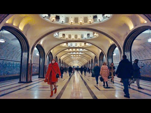 Video: Portréty v štýle staroruskej maľby ikon, ktorú vytvoril moderný majster štetca Andrej Remnev