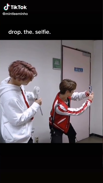 drop the selfie now #straykids