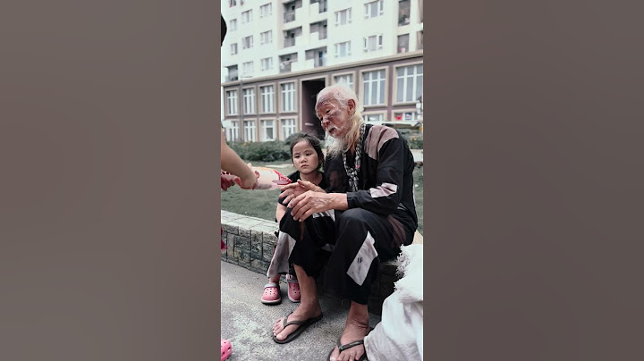 Against All Odds: Girl's Kindness Touches Homeless Family #kindnessman #homeless #family