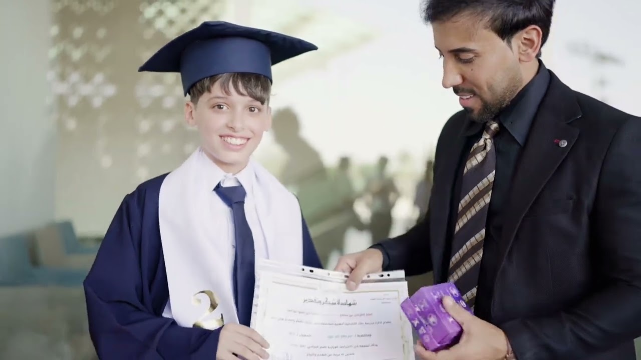 #مدارس ملك الاهلية - تكريم تلاميذ الصف السادس الابتدائي في - ملعب البصرة - جذع النخله -💚