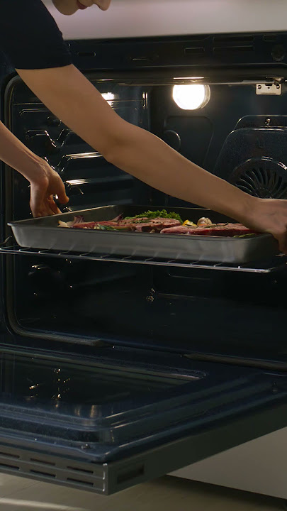 Samsung Bespoke Slide-In Induction Range with AI Hub™ has Ambient Edge Lighting™ so you see it’s on.