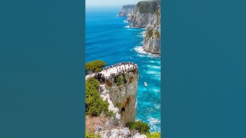 The cliff collapsed while tourists were standing on it😱#shorts