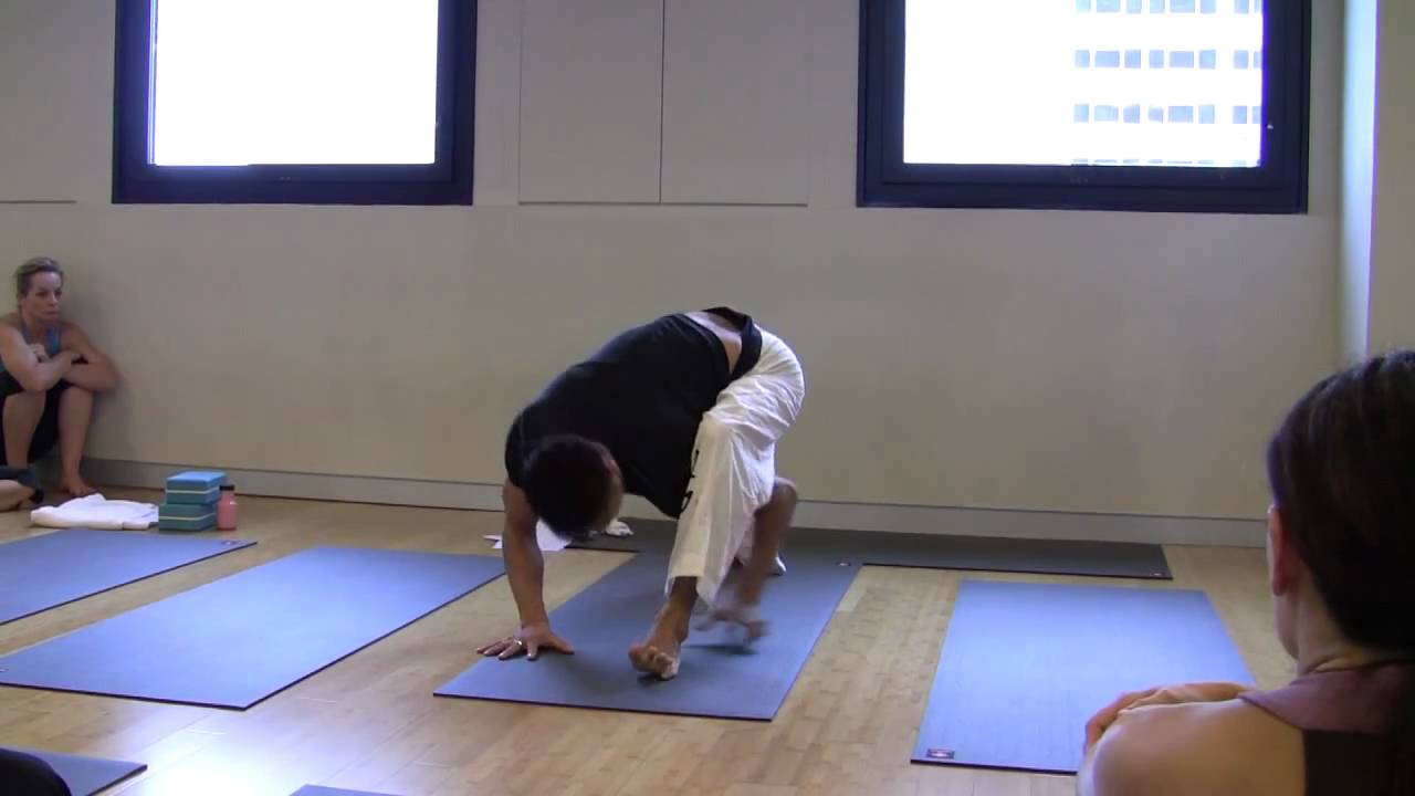 PURE YOGA: Arm Balance Demo by Kenny Meitei @ Ngee Ann City Pt 2.mp4