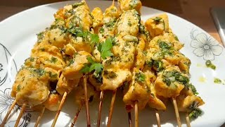 How to make chicken skewers with garlic, basil and cheese.