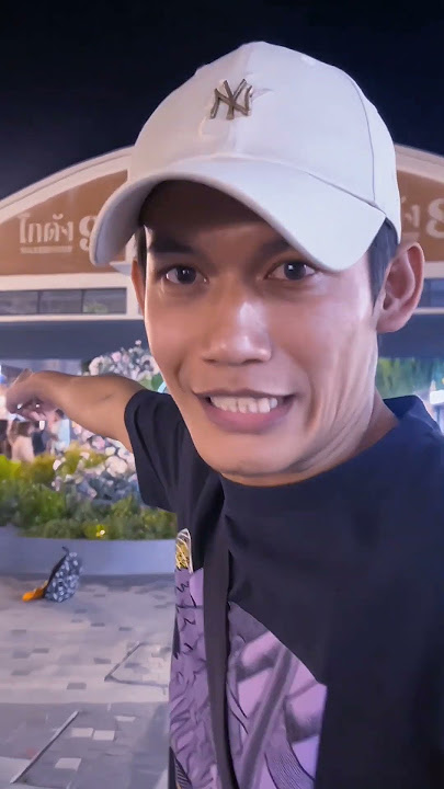 Sedang mencari ruok di kampungnya thailand