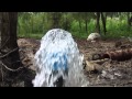 Поток воды из артезианской скважины