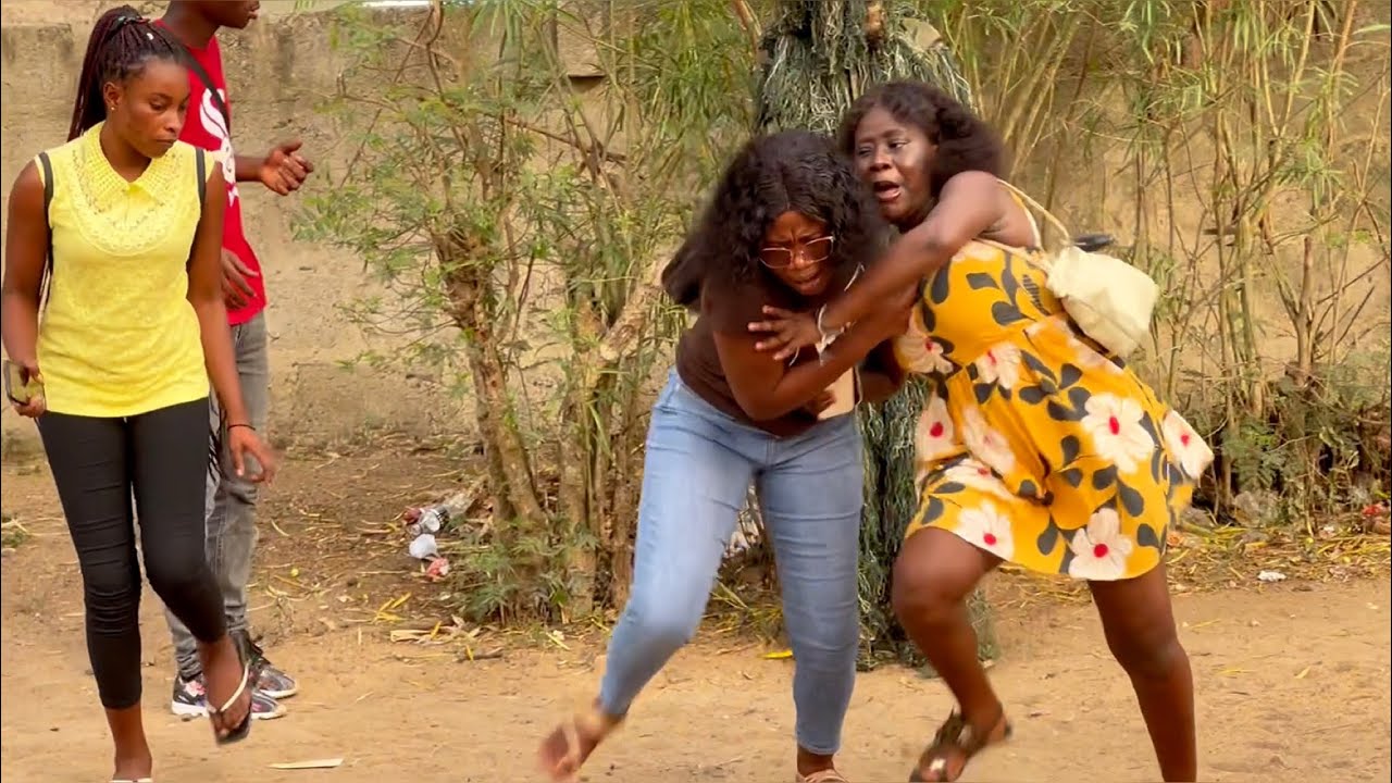 Hilarious screams with Bushman Prank. Pretty ladies 😍