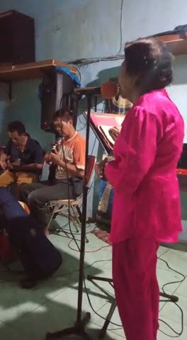 Keroncong// Oma Masih Merdu  Suaranya#shorts
