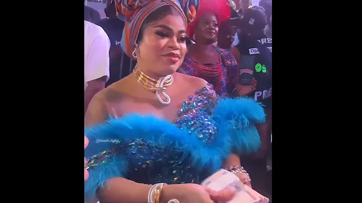 Bobrisky Lavishly spraying money 🤑🤑