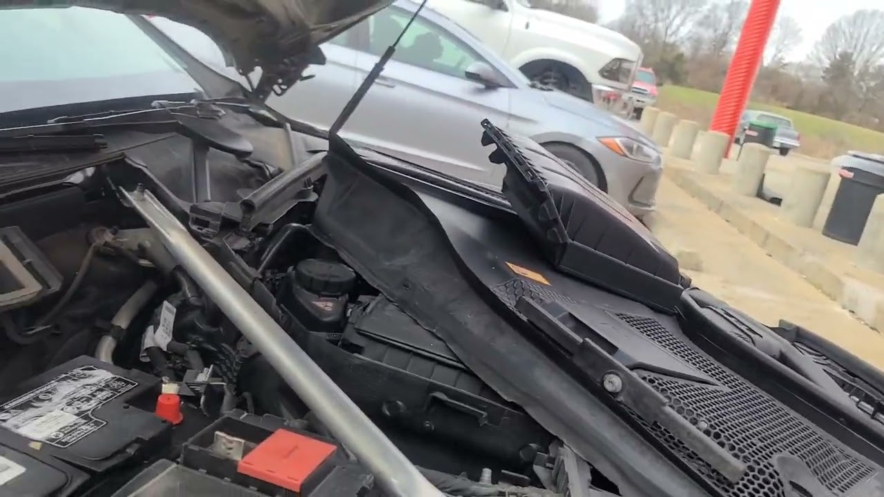 Замена аккумулятора Mercedes C300 2012 - 2018 годов выпуска