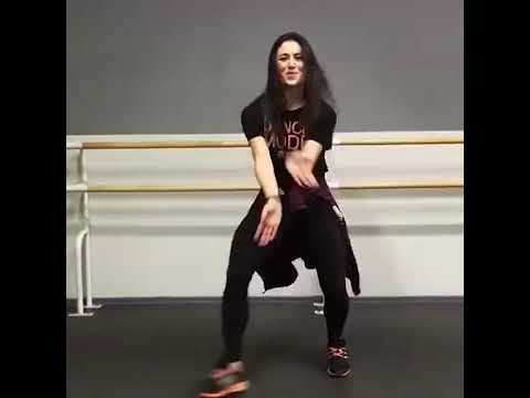 رقصة سكوبي دو بوم بوم