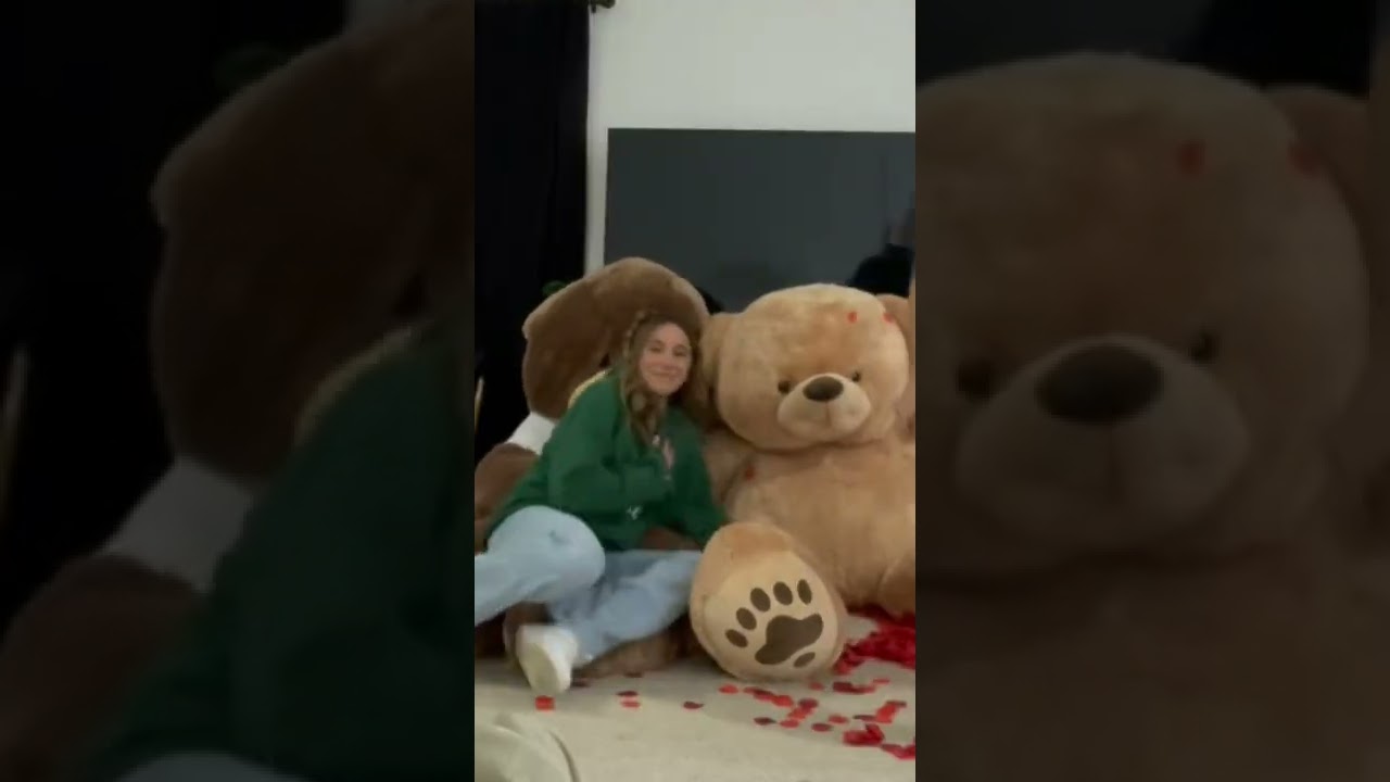 Спрячусь в гигантском плюшевом мишке, чтобы напугать друзей!