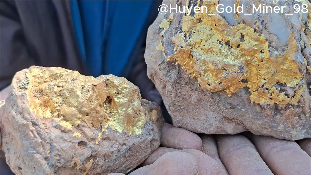 Dowsing & Detecting Reveal Huge Quartz Rocks Full of Gold - YouTube