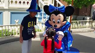 Meeting Minnie Mouse at Disneyland Paris