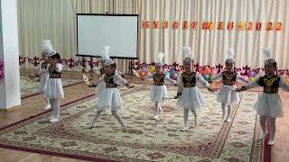 Булдiршiн 2022 Девочки танцуют красивый Казахский танец «Асатаяк» д/с 93 г. Павлодар