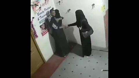 شاهد كيف يخون الرجل زوجته مع امرأة أخرى 