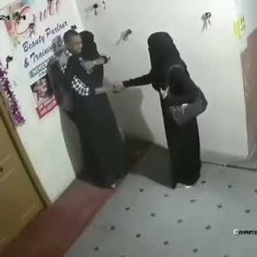 شاهد كيف يخون الرجل زوجته مع امرأة أخرى