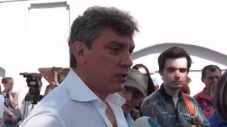Борис Немцов на похоронах В И Новодворской  Рабы воспринимали Новодворскую как личного врага