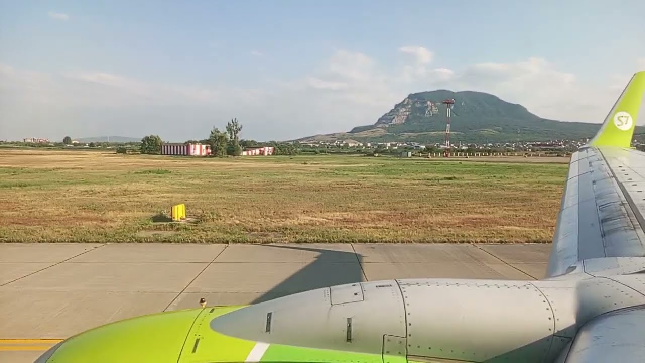 Успешный взлёт Boeing 737-800 из аэропорта Минеральные воды