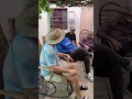 Tem pessoas que aparecem do nada em nossas vidas… e, sem perceber, dizem uma palavra, uma frase