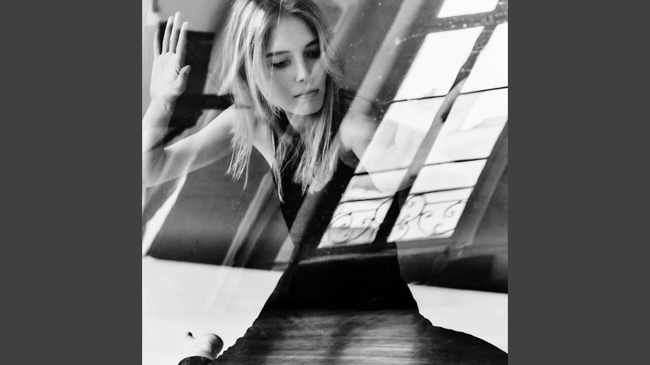 在 YouTube 上观看 Elle sent bon notre histoire 在 YouTube 上观看 Elle sent bon notre histoire