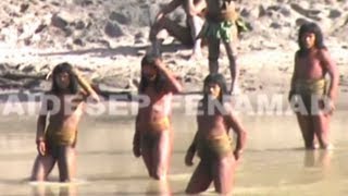 Lost Peruvian Tribe Make First Contact Lost Peruvian Tribe Make First Contact