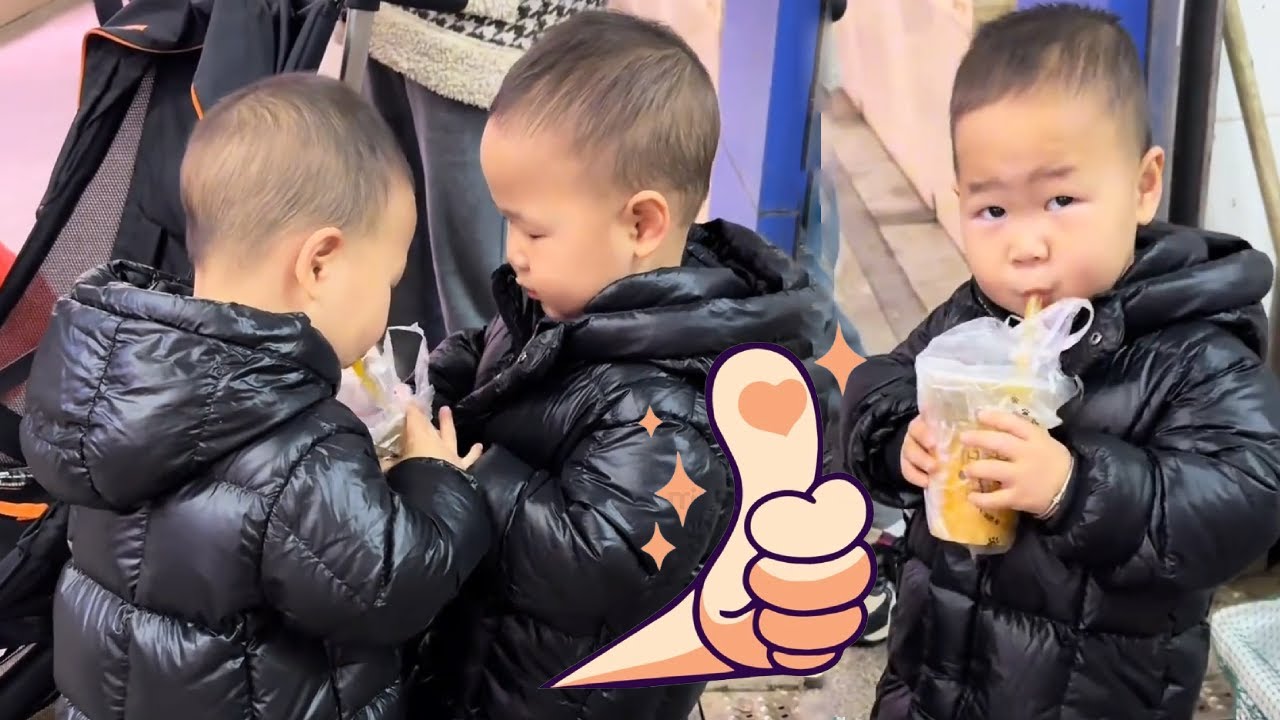 The Younger Bro Shared His Porridge With His Twin Bro And Waited For Mom's Reward