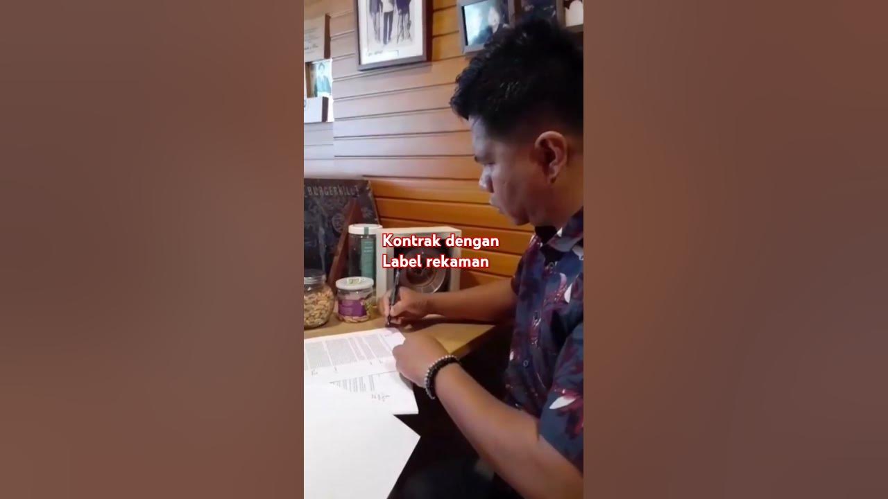 Ainal Kontrak dengan Label rekaman