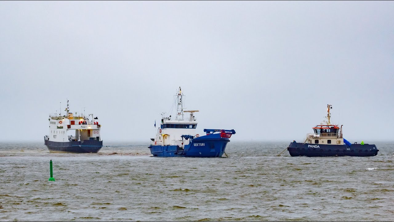 Vormsi pühedekaup Rohuküla sadamas, parvlaev REET jooksis karile 21.12.2020