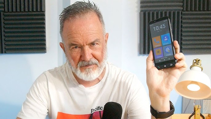 Así es el Zeus 4G Pro, el móvil que ayuda a los mayores - El Periódico