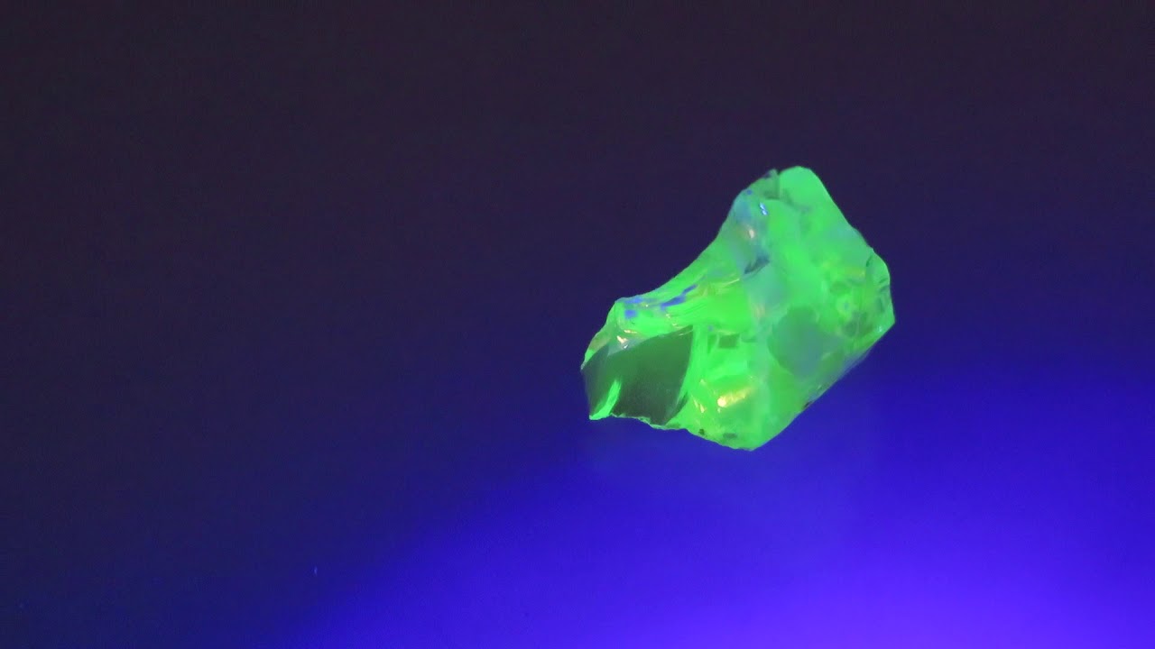 G20899 - Small Chunk Vaseline Glass UV LED & Coin Battery