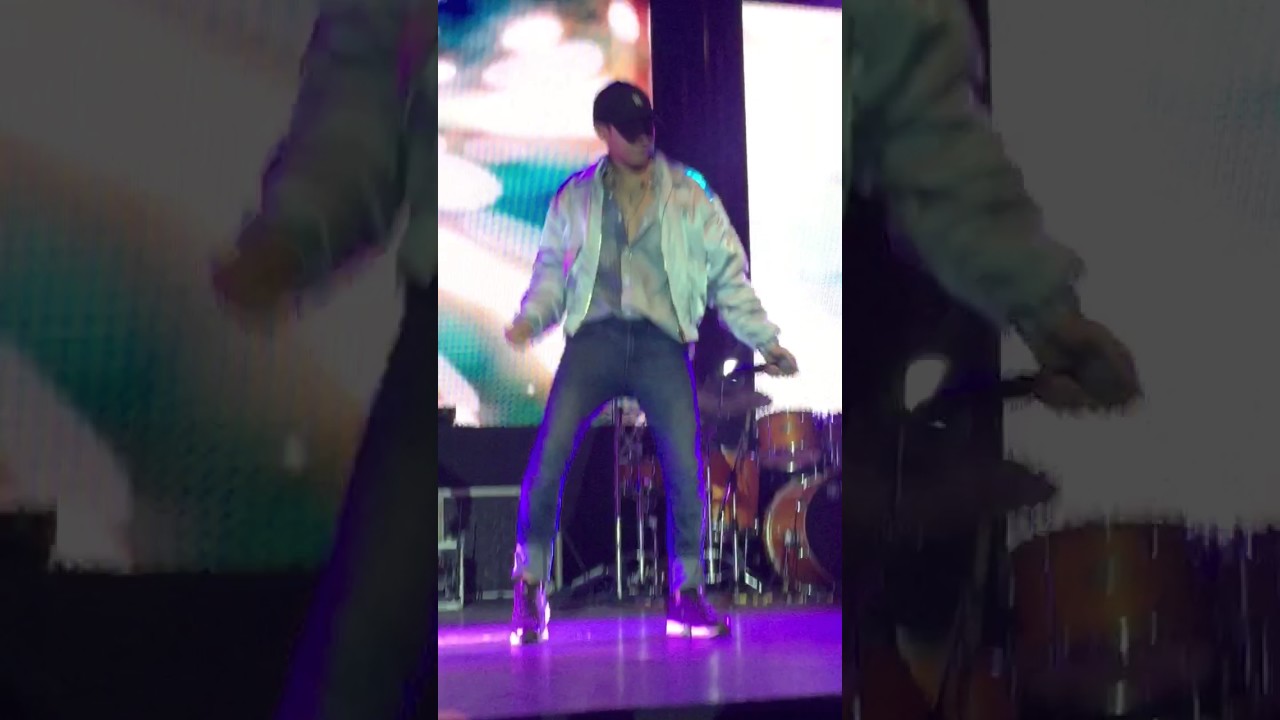 100617 เป๊กชิน - Uptown Funk  @ SHOWDC