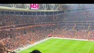 Galatasaray Taraftari Sari Kirmizi Tüm Tri̇bün Ayni Anda İnanilmaz