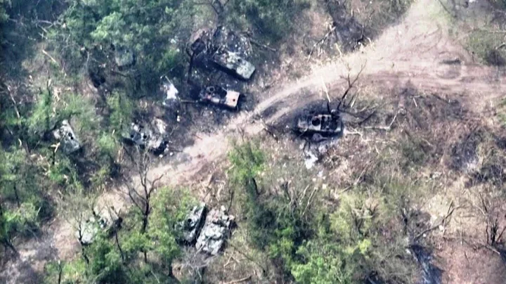 Ukrainian forces release images of destroyed russian military vehicles at river crossing - DayDayNews