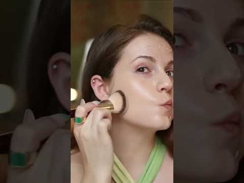 Wideo: Pędzle do makijażu Audrey - Szczotka z mieszadłem kątowym i Szczotka do różu