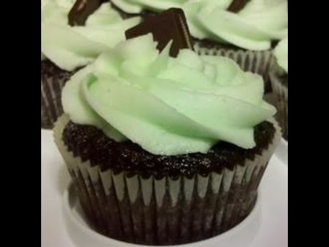 Mint Buttercream Frosting With Dark Chocolate Glaze