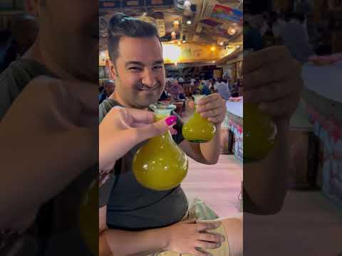 شراب عسل یا ت ج نوشیدنی محبوب اتیوپی در کافه Yod شهر آدیس آبابا 