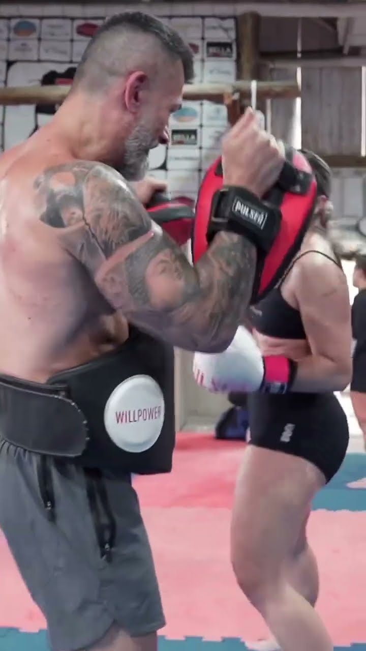 Técnicas importantes de posicionamento e movimentação na aplicação de golpes no #muaythai ?