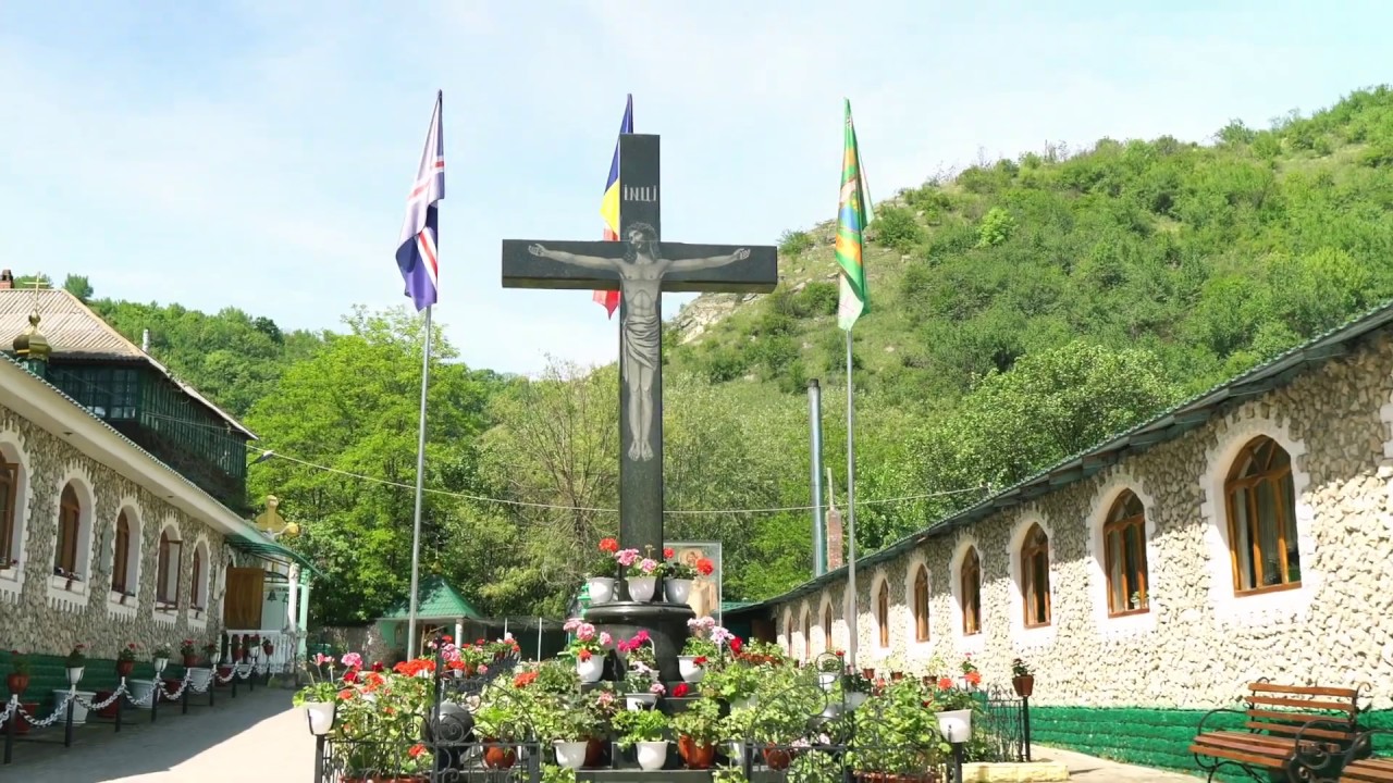 Mănăstirea Saharna - casa Dumnezeieștii Treimi. Монастырь Сахарна - дом Живоначальной Троицы.