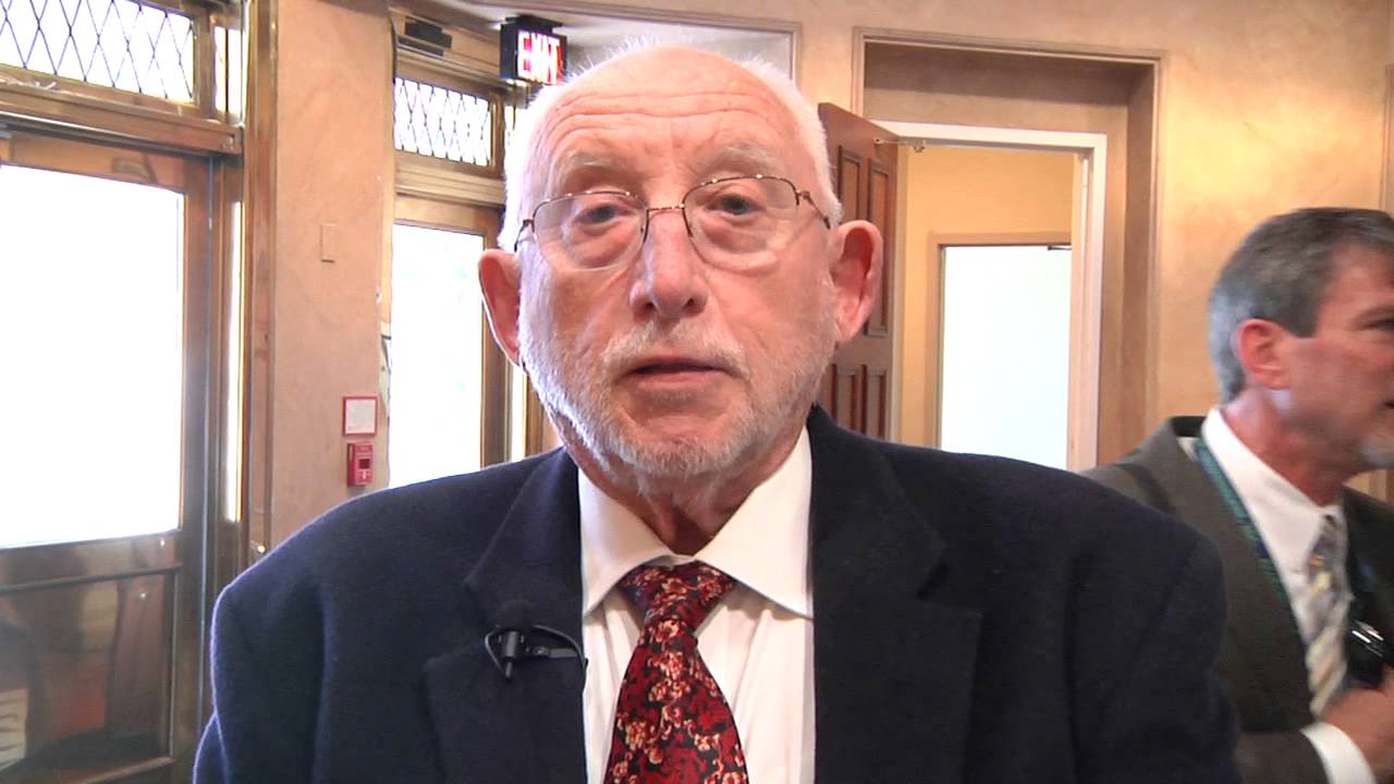 Intro with Llewellyn King