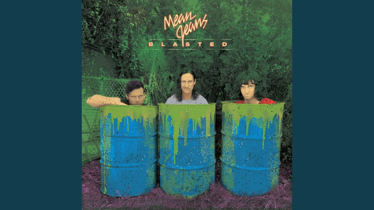 在 YouTube 上观看 Living Large on a Credit Card