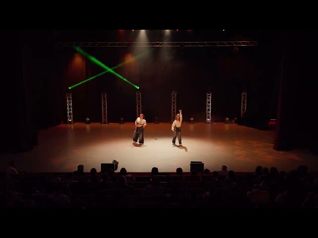 Instructor: Dina Diana Mihaela
Descriere: Următorul moment aduce pe scenă vibe-ul K-pop, cu multă energie si atitudine. 