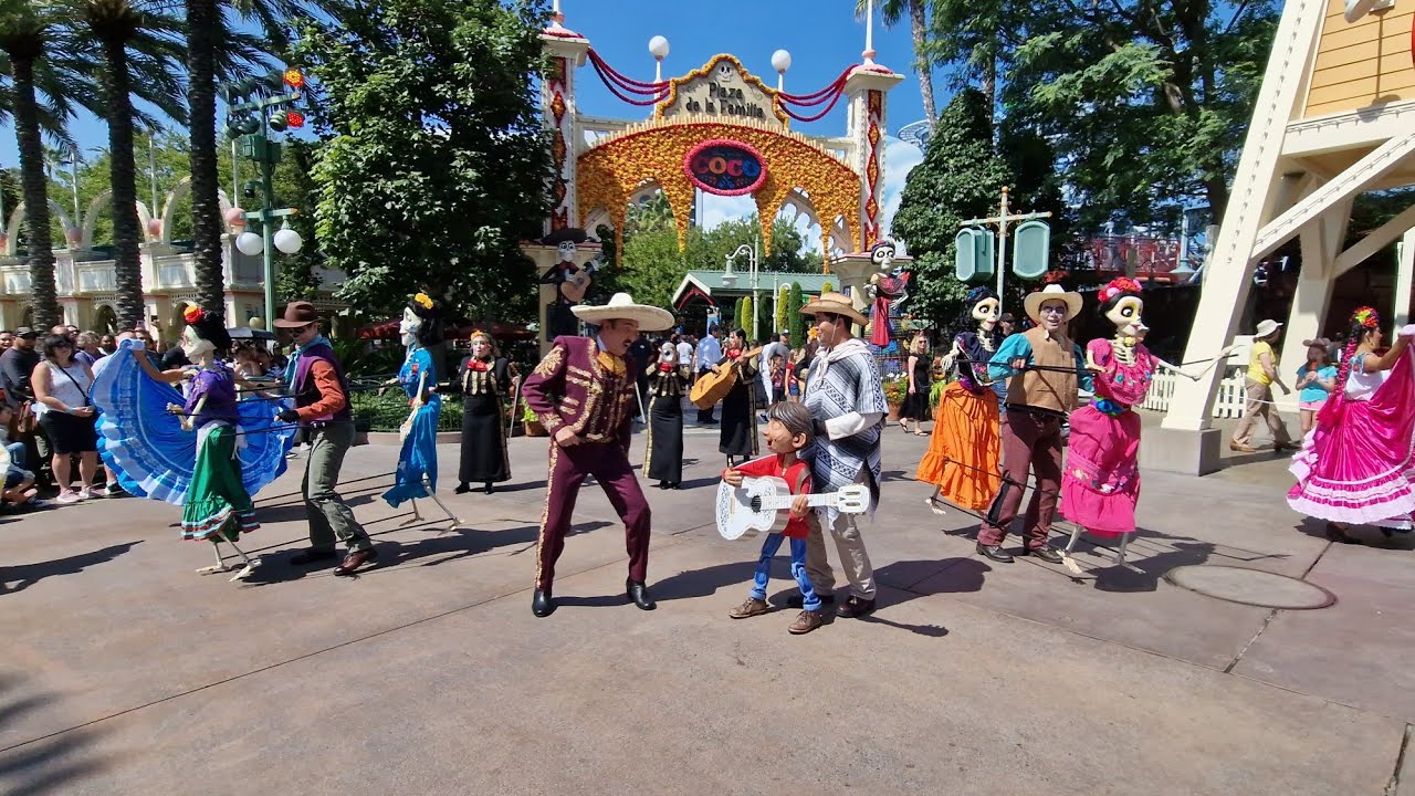 A Musical Celebration of Coco | Disney California Adventure ...